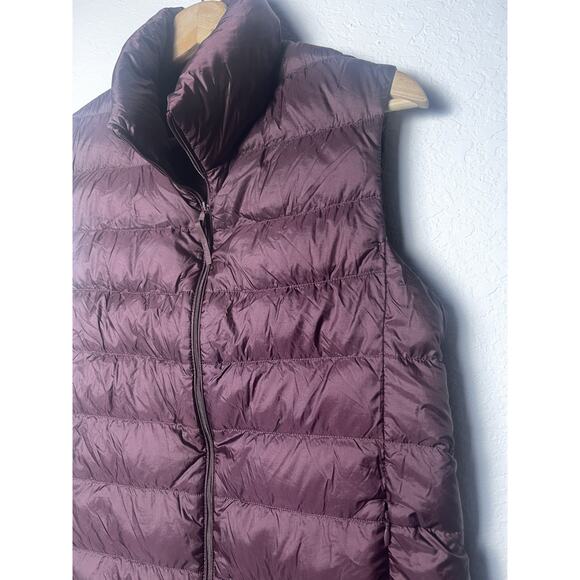 Uniqlo Ultra Light Down Vest Sz M Womens Burgundy Packable Lightweight Puffer - Picture 2 of 10